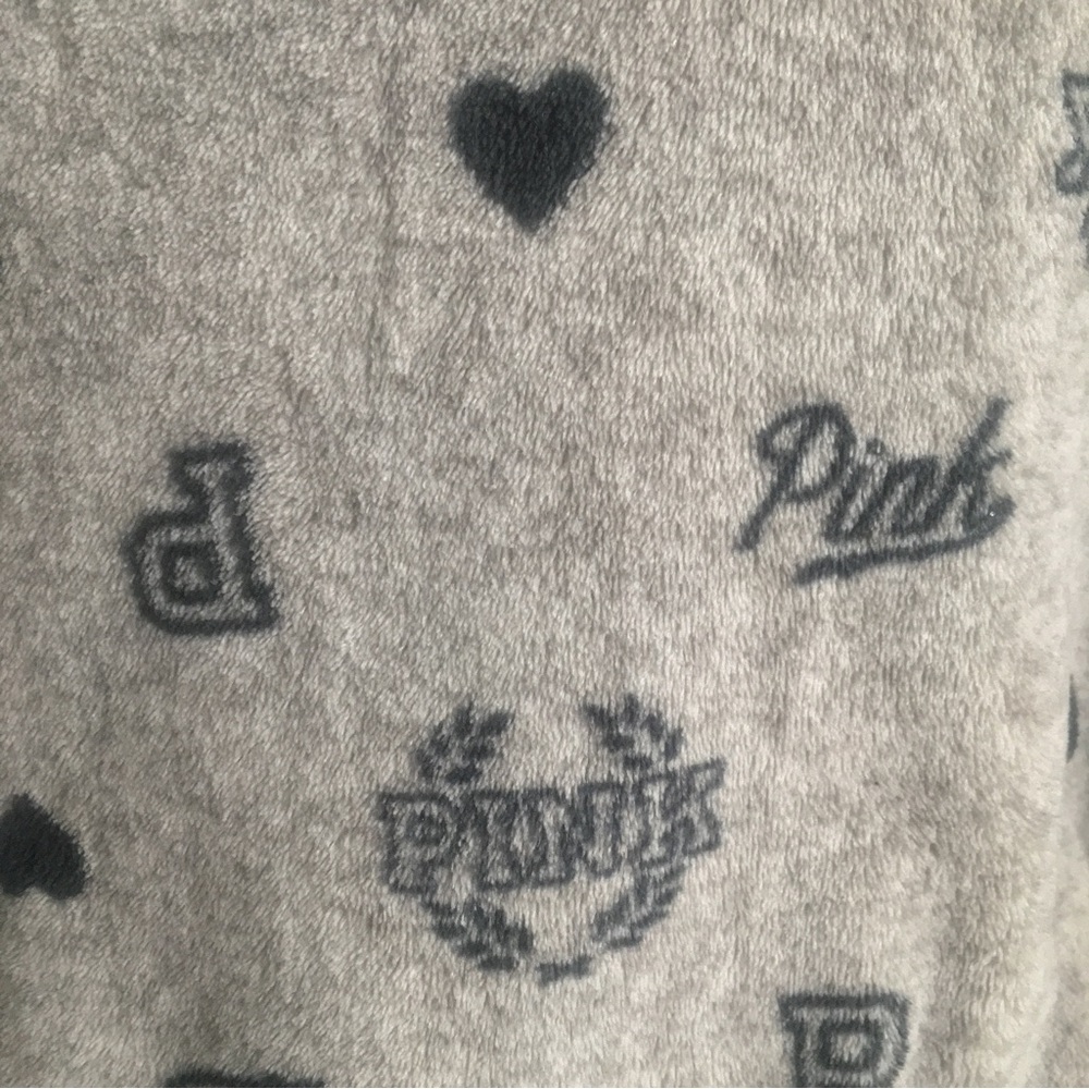 Victoria’s Secret Plush Robe - Picture 3 of 3